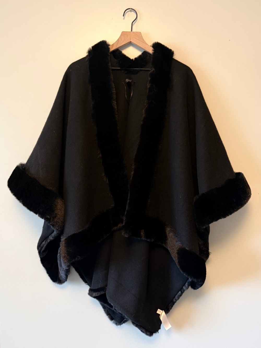 Ann Taylor Black Faux Fur Trim Cape/Poncho – One Size